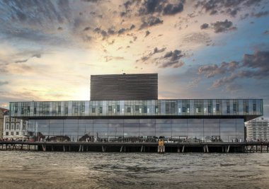 Danimarka, Kopenhag - 16 Temmuz 2013: Copenhagen Opera House - Danimarka Ulusal Opera Binası