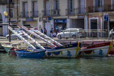 Sete, Fransa - 01Ekim 2014: Fransa 'daki koltuk şehri, kentteki çoğu restorandan görülebilen tekne ve kanal