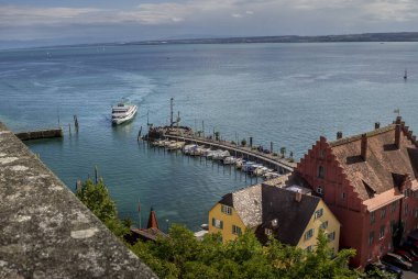 Meersburg, Almanya - 07 Eylül 2015: Meersburg, Almanya 'nın Baden-Wurttemberg eyaletinde yer alan bir şehirdir. Constance Bodensee Gölü kıyısında, üzüm bağlarıyla çevrili..