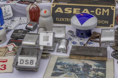 Ochsle, Almanya - 13 Eylül 2015: Oechsle Bahnhofsfsfest her yıl birçok kişiyi çeker ve birçok heyecan verici gazi treni bulunabilir. Eski günlerde tren endüstrisinde kullanılan aletler.