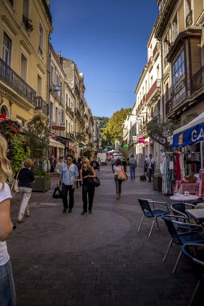 Sete, Fransa - 01Ekim 2014: Fransa 'daki koltuk şehri, kentteki çoğu restorandan görülebilen tekne ve kanal