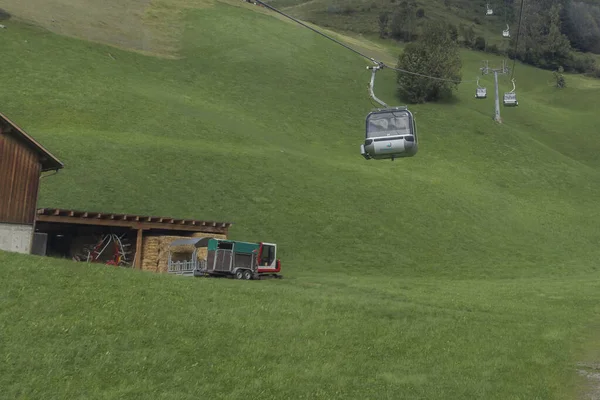 Halde, Avusturya - 9 Eylül 2015: Diedamskopfbahn i Avusturya, AlpsK üzerinde fantastik manzaralı bir kayaktır