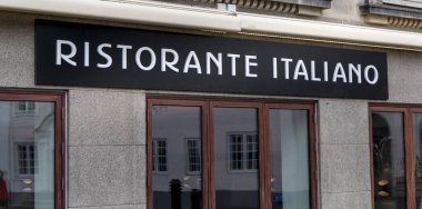 Randers, Danimarka - 08 Şubat 2020: Randers 'deki Ristorante Italiano binasının logosu.