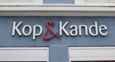 Randers, Danimarka - 02 Mart 2020: Randers 'taki Kop & Kande binasının logosu.