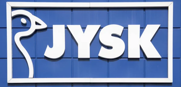 Randers, Danimarka - 02 Mart 2020: Randers 'deki Jysk binasının logosu.