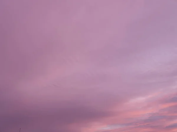 Parlak Mor Renkler Gerçek Romantik Günbatımı Gökyüzü Doğa Güzelliği Arka — Stok fotoğraf