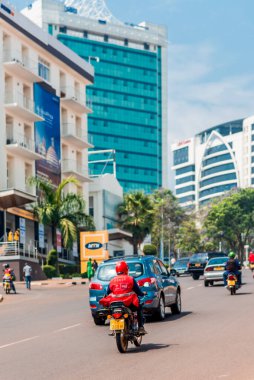 Kigali, Ruanda - 20 Eylül 2018: Kigali şehir merkezinde sabah trafiği