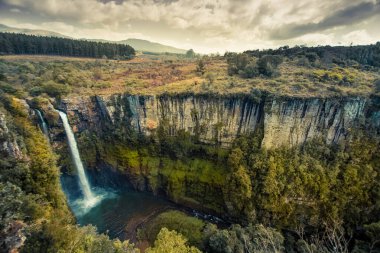 Mac Mac Falls 'a ve Mpumalanga, Güney Afrika' daki derin kanyonuna geniş bir bakış açısı