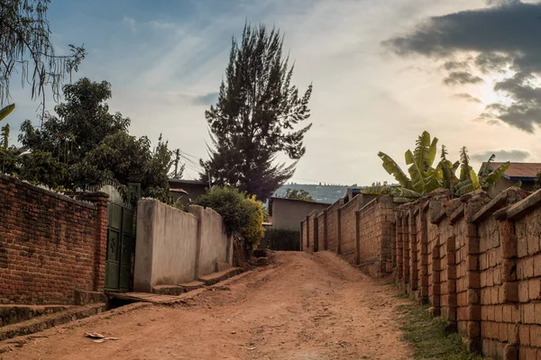Veduta Una Strada Sterrata Tra Case Nyamirambo Sobborgo Periferico Kigali — Foto Stock