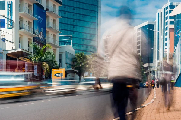 キガリ ルワンダ 2018年9月21日 キガリ市内中心部の歩行者天国と朝の交通 — ストック写真