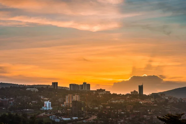 Kigali Skyline Centro Ciudad Alrededores Bajo Nubes Colores Atardecer Ruanda — Foto de Stock
