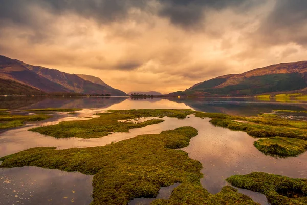 Loch Leven Pôr Sol Com Montes Gramados Córregos Água Primeiro — Fotografia de Stock