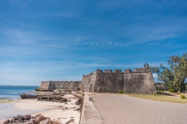 San Sebastian Kalesi mavi gökyüzünün altında güneşli bir günde. Mozambik Adası, Ilha de Mozambik, Nampula Eyaleti, Afrika