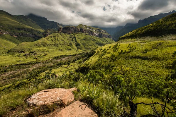 Sweeping Mountain Sides Cliff Faces Thukela Hike Bottom Amphitheatre Tugela — Stock Photo, Image