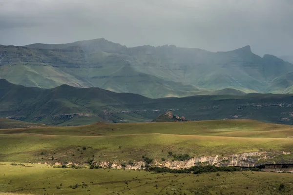 View Drakensberg Mountains Surrounding Amphitheatre Witsieshoek Kwazulu Natal South Africa — стоковое фото