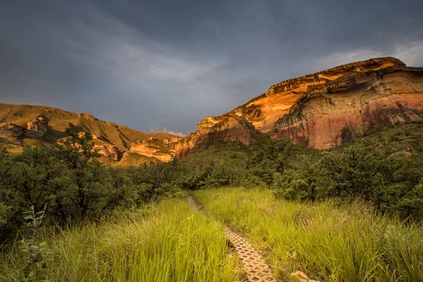 Скалы Светятся Красным Светом Национальном Парке Золотые Ворота Освещаемом Заходящим — стоковое фото