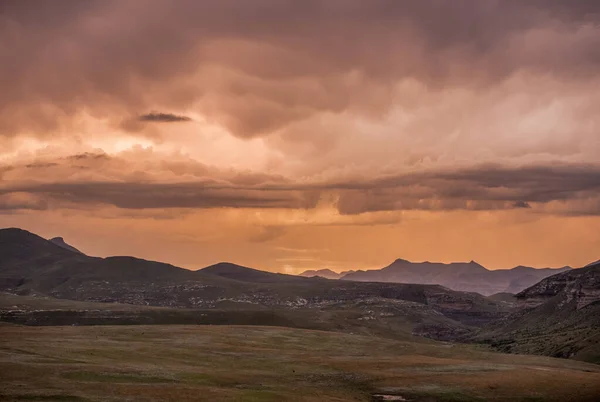 Stormwolken Lichtten Dramatische Kleuren Bij Zonsondergang Boven Drakensberg Rond Het — Stockfoto