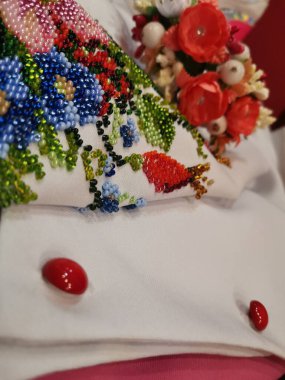 Sanat el yapımı, çiçekler, boncuk işleme, nakış..