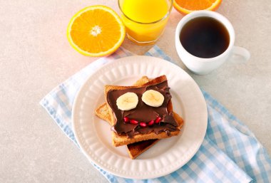 tost ile çikolata yayıldı
