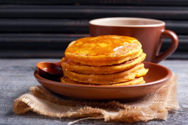 Plaka üzerinde kabak krep 