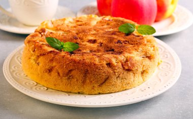 Elma ve tarçın pasta