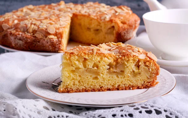 Bolo de sobremesa de maçã e amêndoa , — Fotografia de Stock