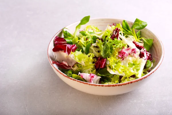 Mix salade bladeren en kruiden — Stockfoto