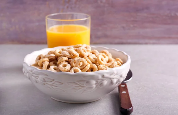 Breakfast cereal hoops in a bowl — Stock Photo, Image