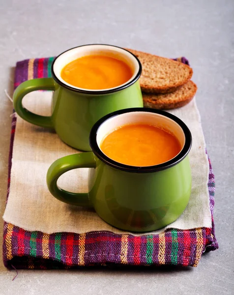 Sopa picante en tazas —  Fotos de Stock