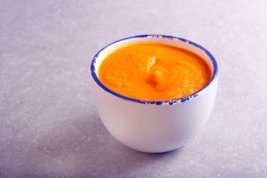 Sebze çorbası turuncu renk 