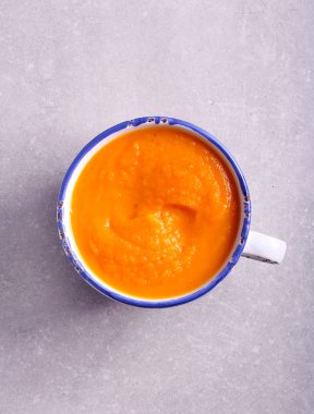 Sebze çorbası turuncu renk 