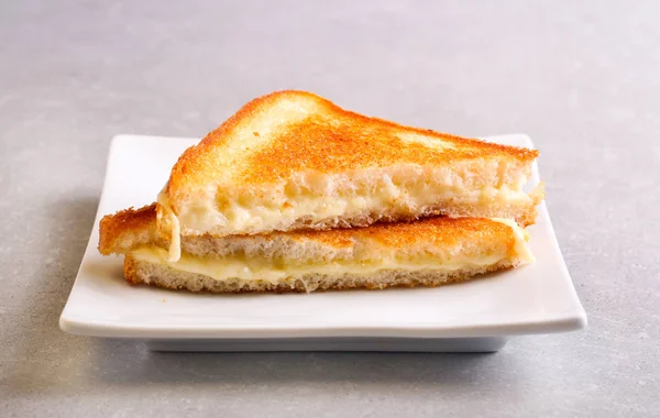 Grilled cheese sandwich with melted cheese — Stock Photo, Image