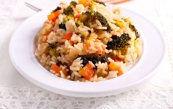 Broccoli and carrot rice served — Stock Photo, Image