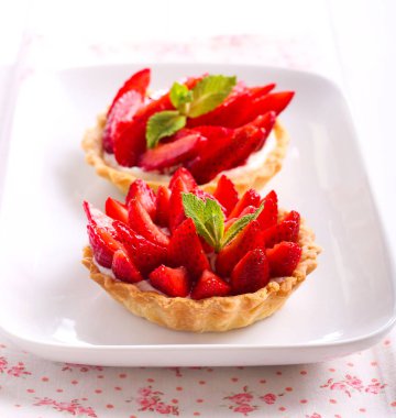 Çilek ve krem peynir mini kek