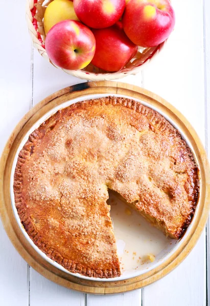 Tarte aux pommes dans une boîte — Photo