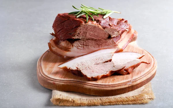 Burtă de porc cu condimente și rozmarin — Fotografie, imagine de stoc