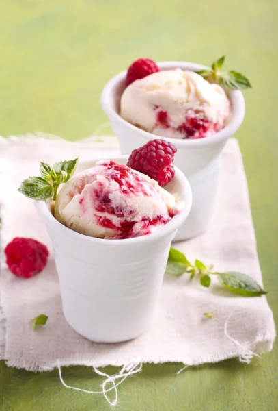 Helado de frambuesa — Foto de Stock