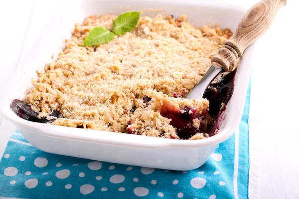 Blackberry and apple crumble cake — Stock Photo, Image