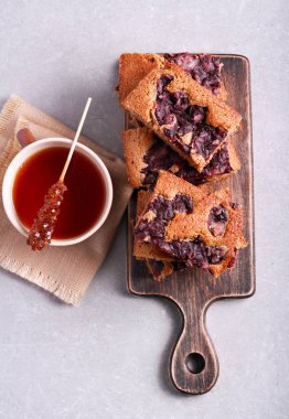 Kiraz kek dilimleri gemide