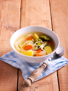 Brokoli ile tavuk şehriye çorbası 