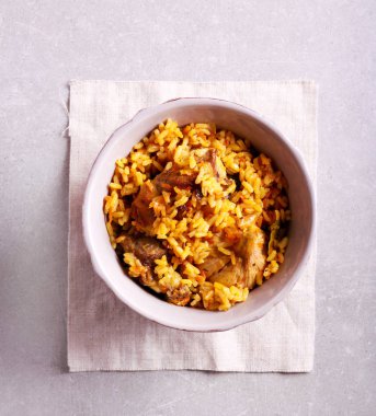 Kaburga ile pirinç güveci 