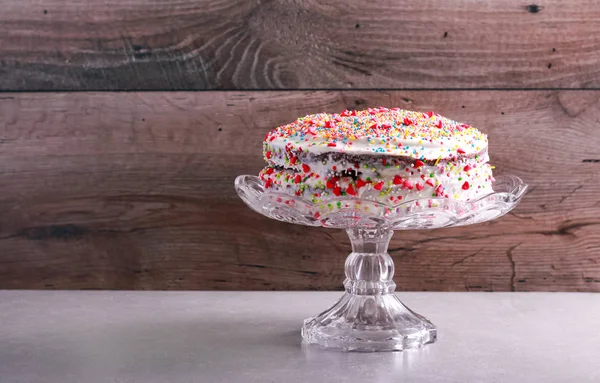 Gelaagde cake met room glazuur, — Stockfoto