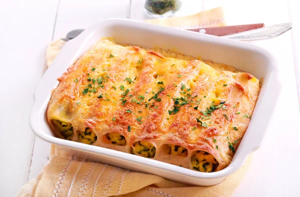 Cannelloni di ricotta e spinaci — Foto Stock