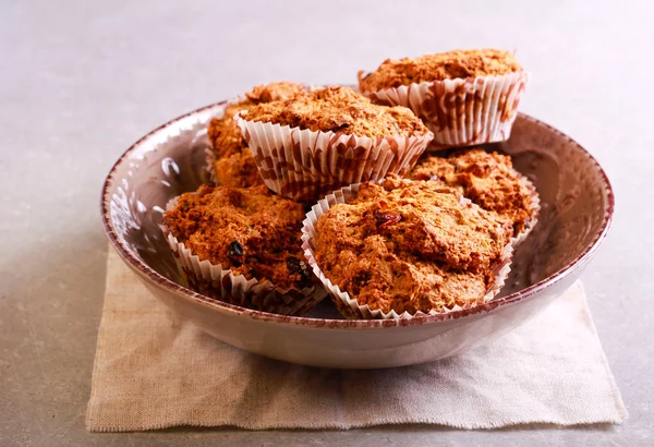 Magdalenas de zanahoria sin gluten con pasas — Foto de Stock