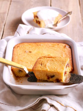 Süzme peynir kek puding meyve ile