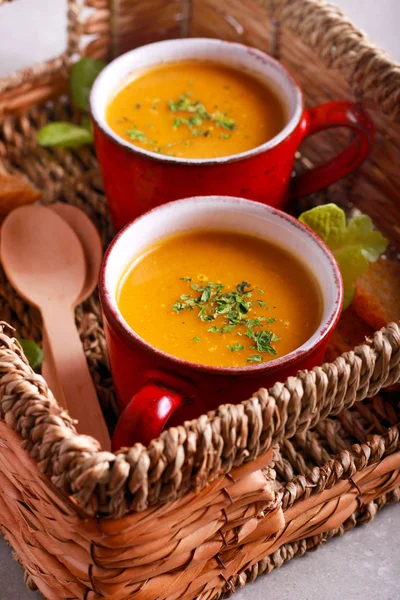 Healthy diet vegetarian soup in mugs — Stock Photo, Image