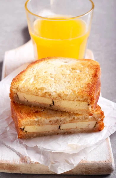 Grilled sandwich with tofu filling — Stock Photo, Image