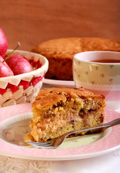 Măr, stafide de scorțișoară și tort cu nuci — Fotografie, imagine de stoc