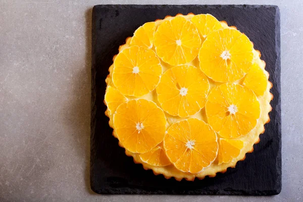 Tarta de naranja y yogur, en rodajas , — Foto de Stock