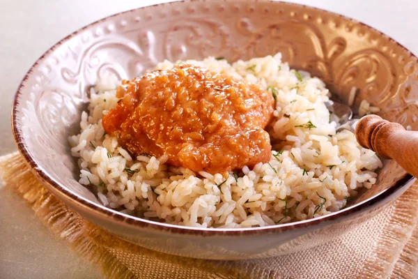 Herby rice with spicy chicken thigh — Stock Photo, Image